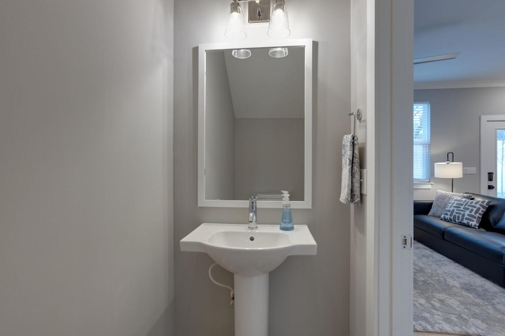 Modern Townhome, 10Min To Downtown! 8Min To Grand Ole Opry! Sleeps 8! Nashville Dış mekan fotoğraf