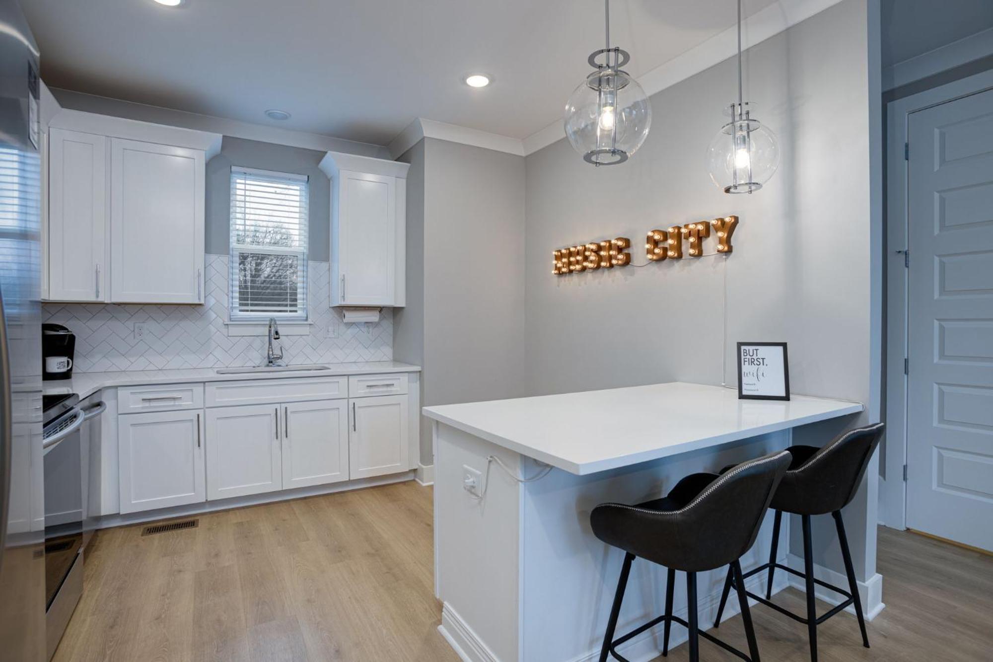 Modern Townhome, 10Min To Downtown! 8Min To Grand Ole Opry! Sleeps 8! Nashville Dış mekan fotoğraf